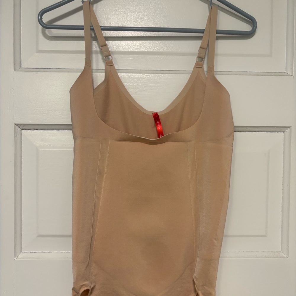 SPANX NWT Beige Shapewear Bodysuit